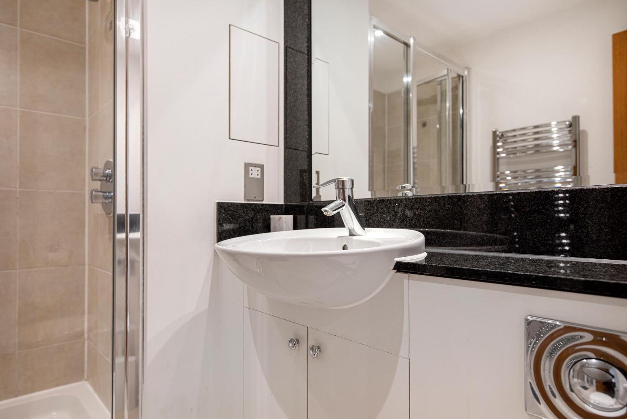 Central 2 Bed With Large Terrace London Exterior photo
