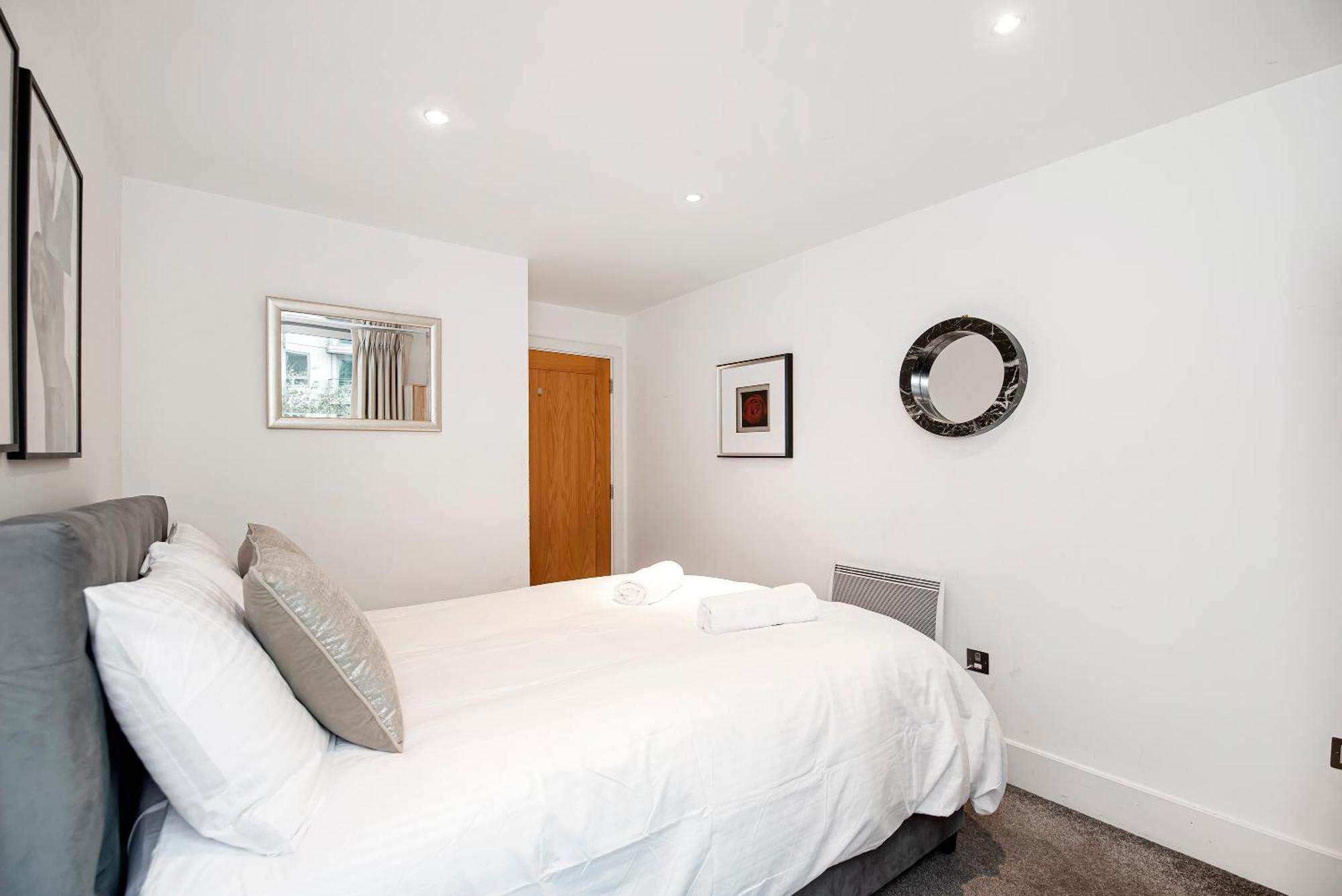 Central 2 Bed With Large Terrace London Exterior photo